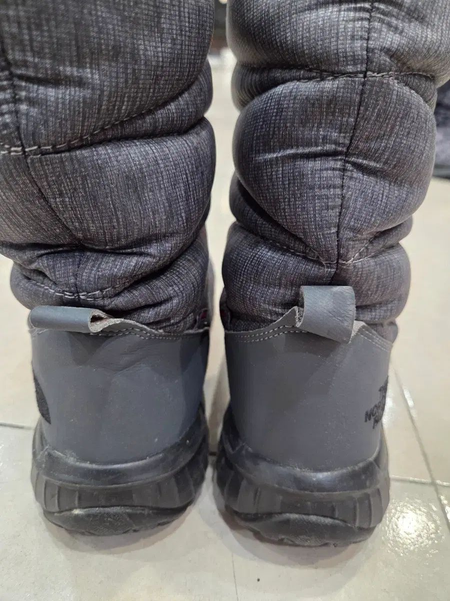 THE NORTH FACE ザノースフェイス ダウン キルティング 防寒 ブーツ 240