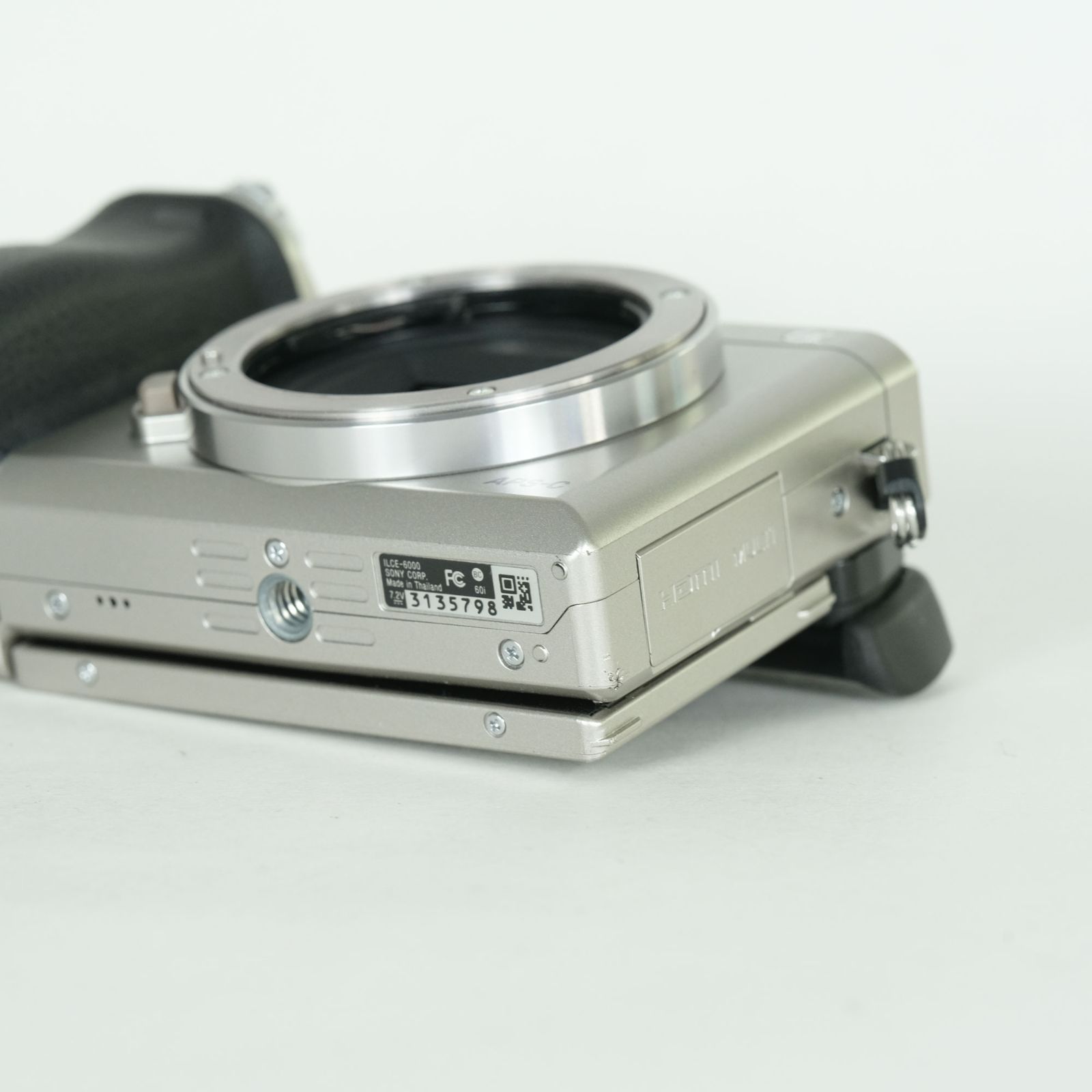 良品 | シャッター数6,560回｜バッテリー3個付] SONY α6000（ILCE-6000