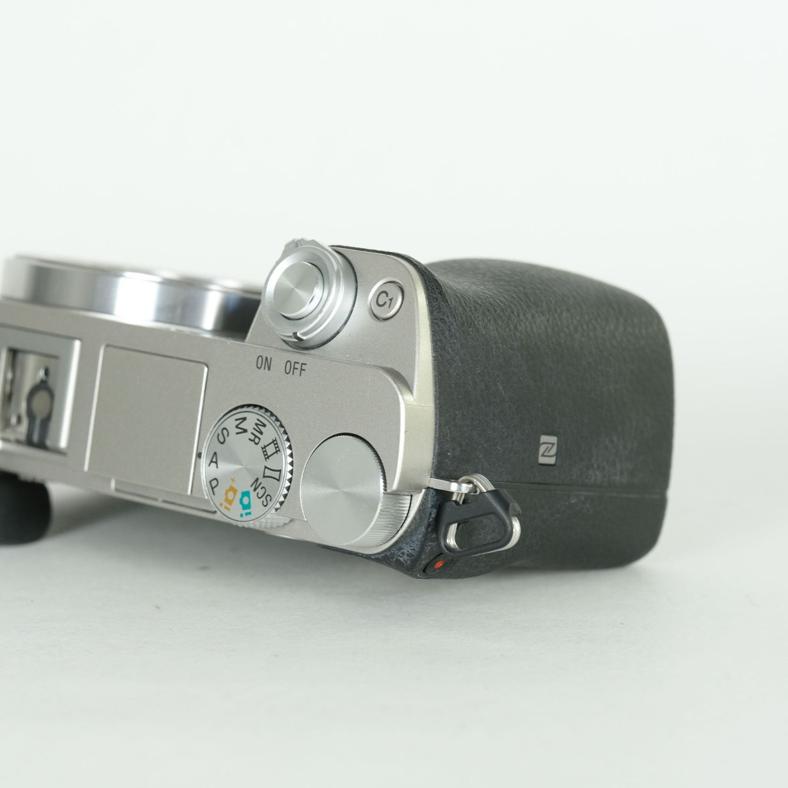 良品 | シャッター数6,560回｜バッテリー3個付] SONY α6000（ILCE-6000