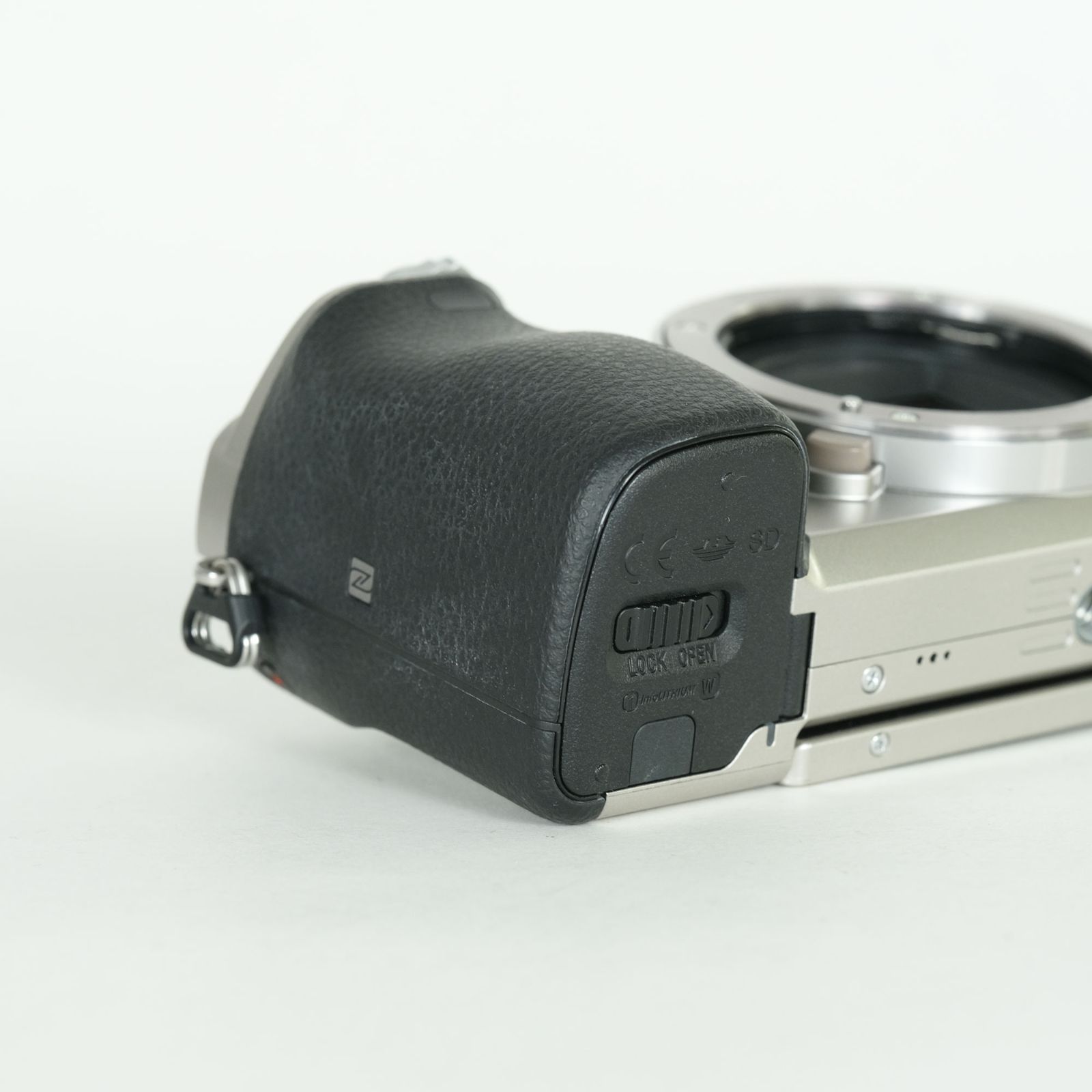 良品 | シャッター数6,560回｜バッテリー3個付] SONY α6000（ILCE-6000