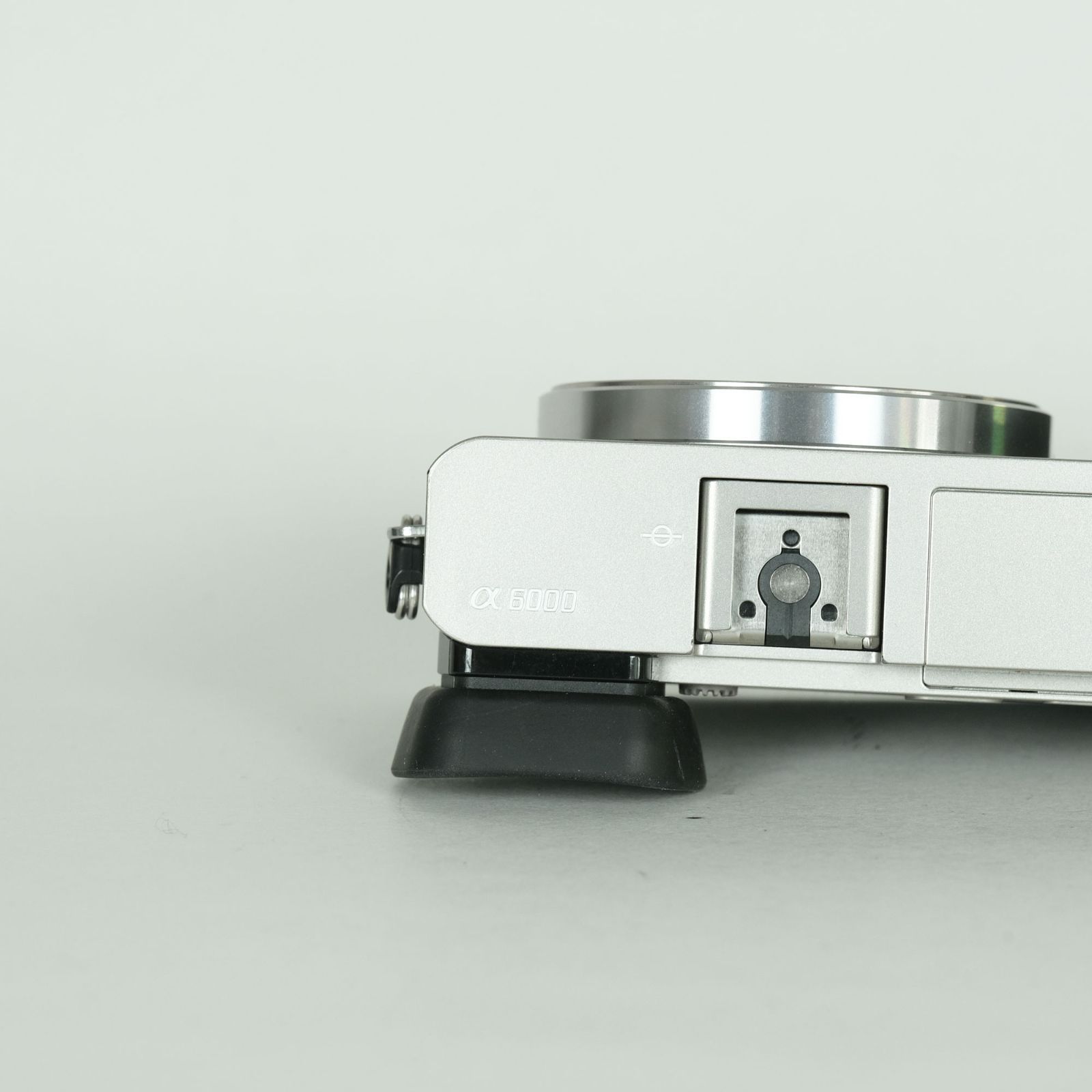 良品 | シャッター数6,560回｜バッテリー3個付] SONY α6000（ILCE-6000