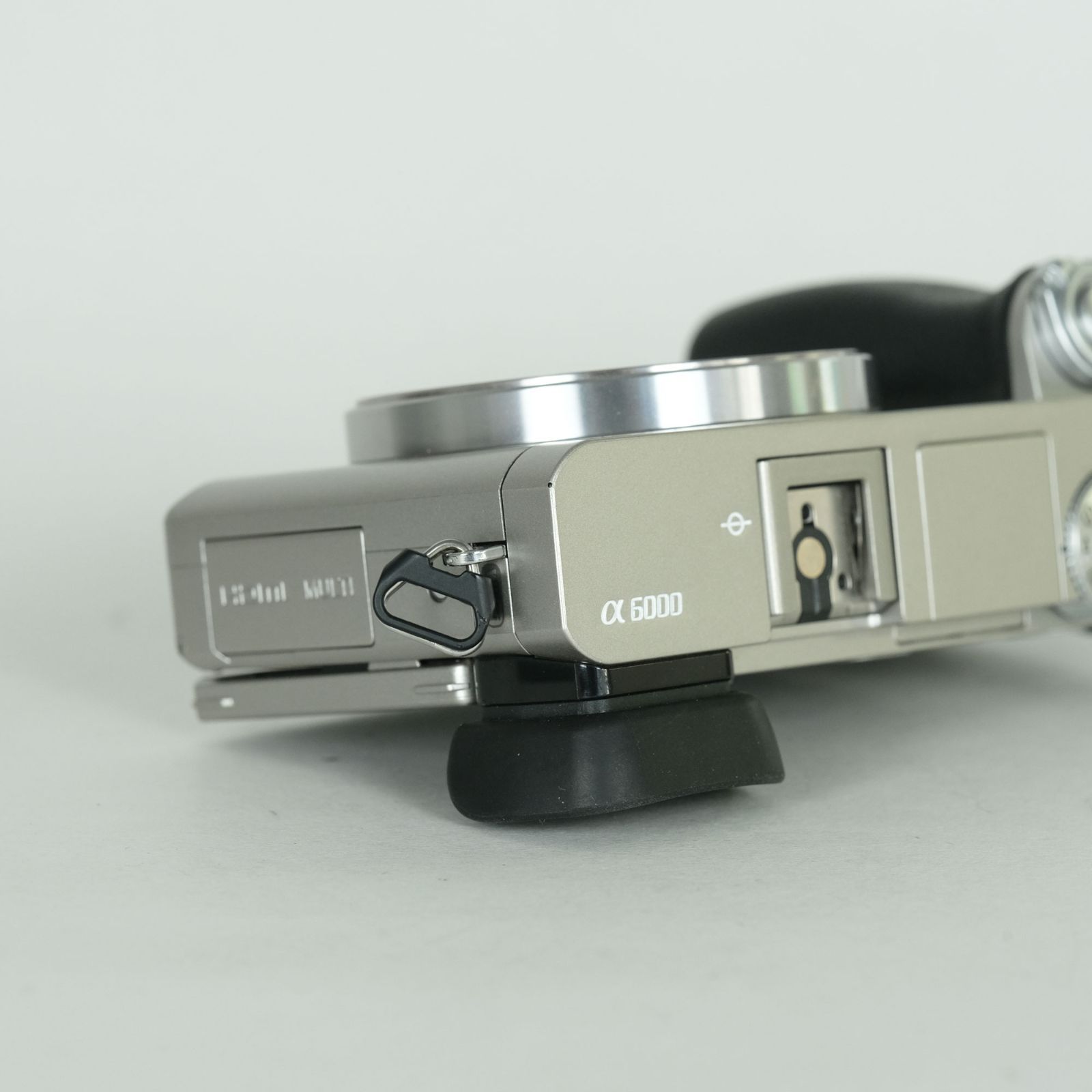 良品 | シャッター数6,560回｜バッテリー3個付] SONY α6000（ILCE-6000