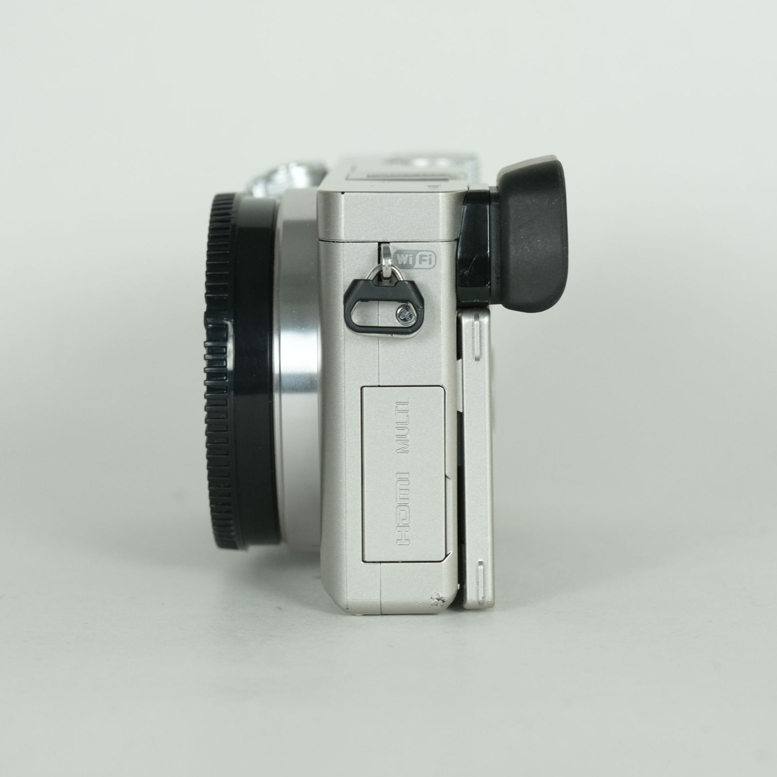 良品 | シャッター数6,560回｜バッテリー3個付] SONY α6000（ILCE-6000