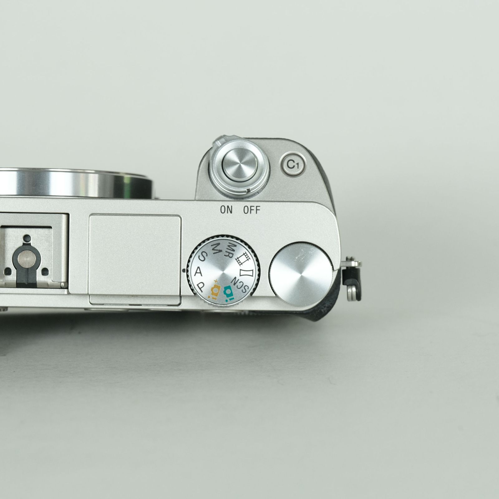 良品 | シャッター数6,560回｜バッテリー3個付] SONY α6000（ILCE-6000