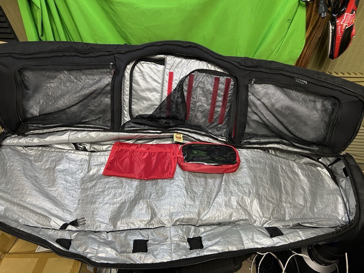 横浜港北引き取り可☆大容量！2枚収納！156サイズBURTON バートン