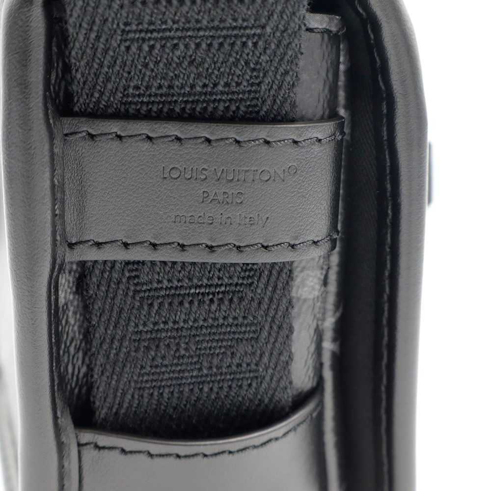 ルイ ヴィトン ボスフォール ウェアラブル ウォレット ショルダーバッグ 斜め掛け モノグラムエクリプス レザー ブラック ブラック金具 M 12599 LOUIS VUITTON 秋コーデ ロゴ入り