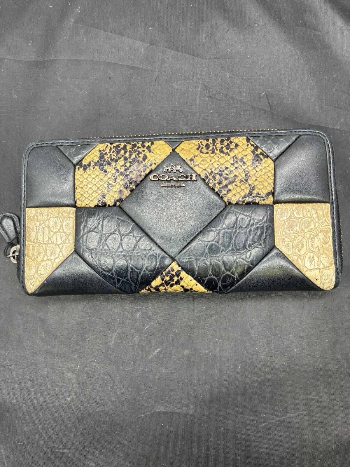 コーチ 長財布 パイソン柄 B25121877 - メルカリ
