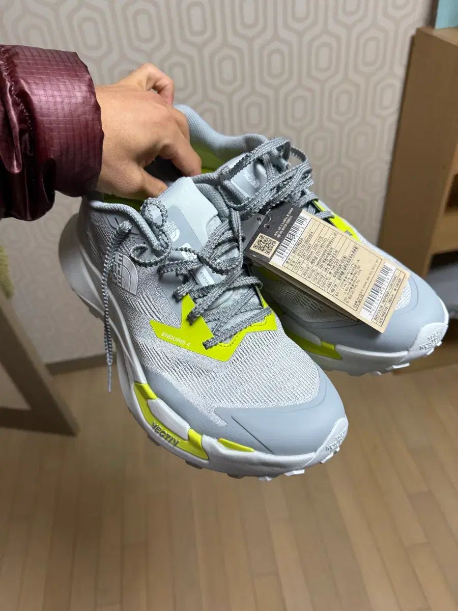 280 THE NORTH FACE ザノースフェイス VECTIV ENDURIS 4 グレー