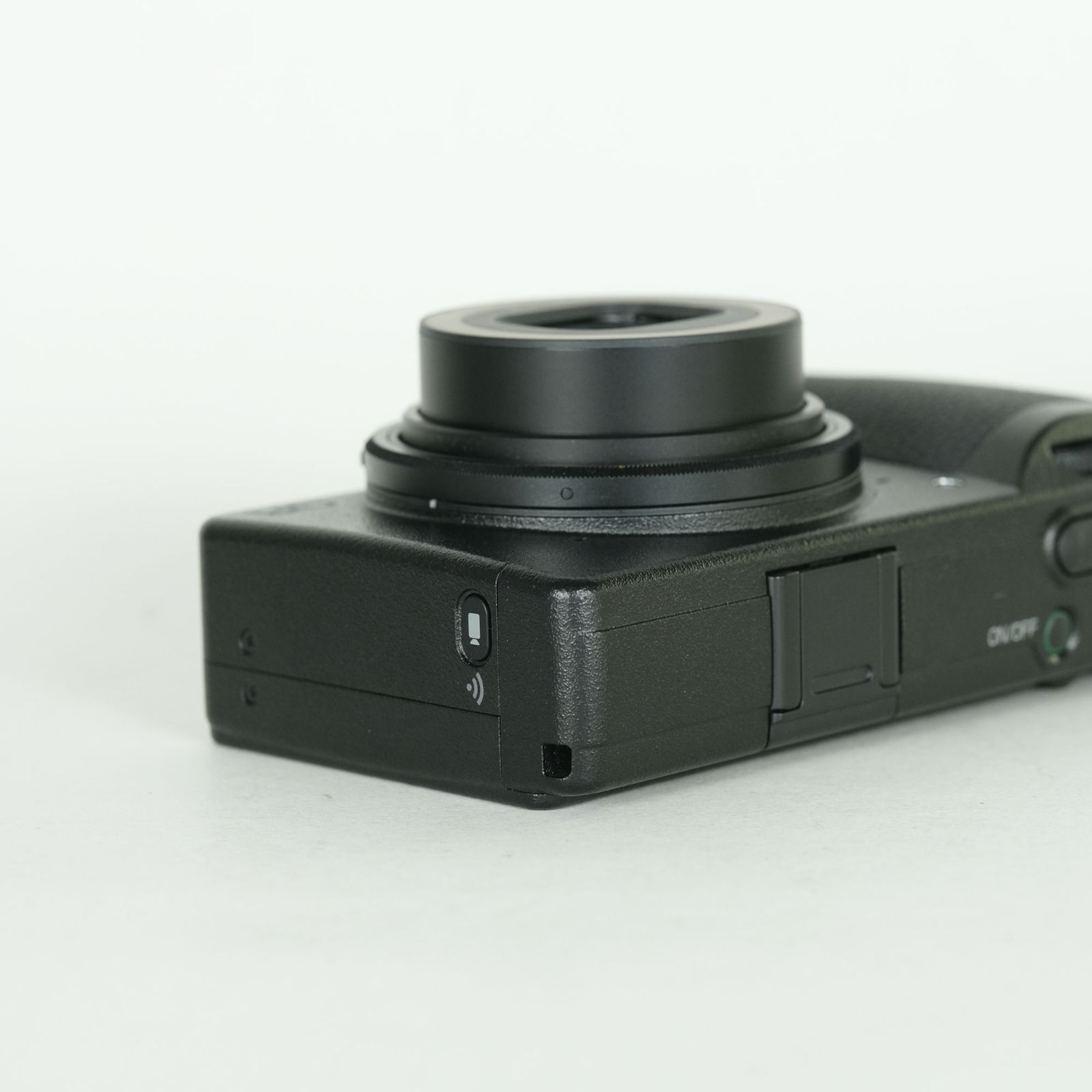 RICOH GR III 美品｜シャッター1652回｜おまけ付き RICOH GR III 美品｜シャッター1652回｜おまけ付き RICOH GR III 美品