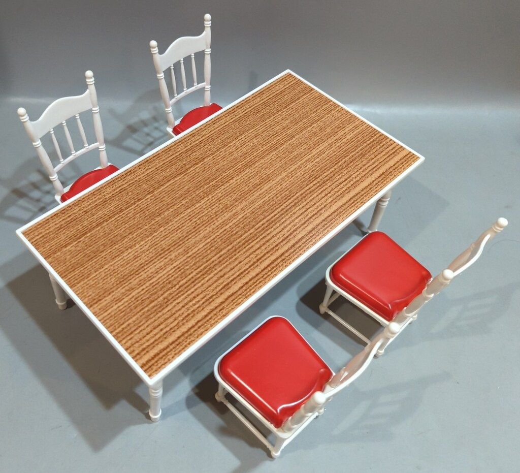 タカラ 2代目リカちゃん 白い白い家具セット ダイニングテーブル