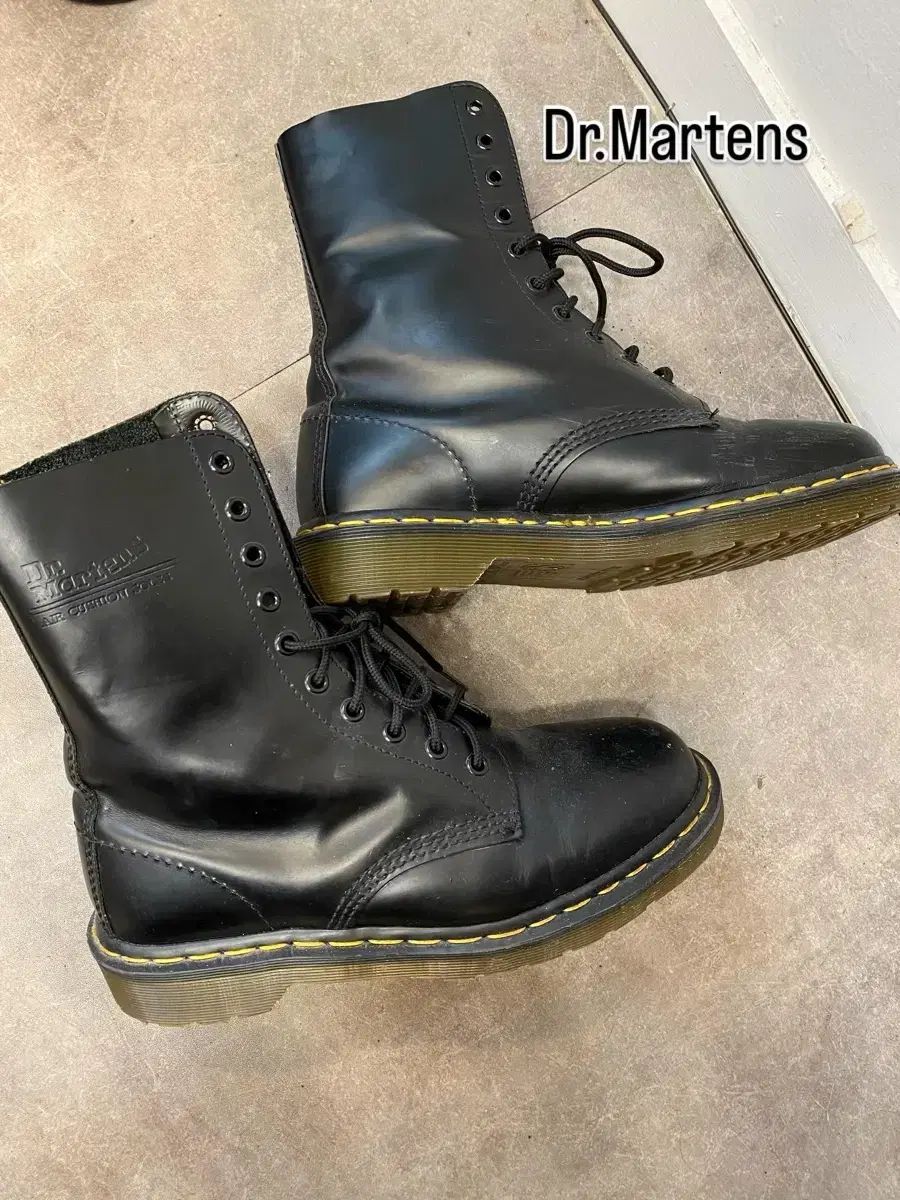 Dr Martens オリジナル ミドルブーツ