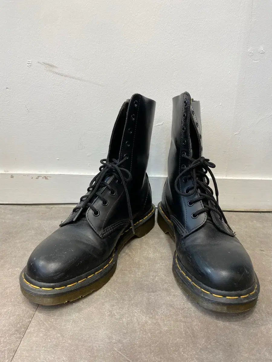 Dr. Martens オリジナル ミドルブーツ