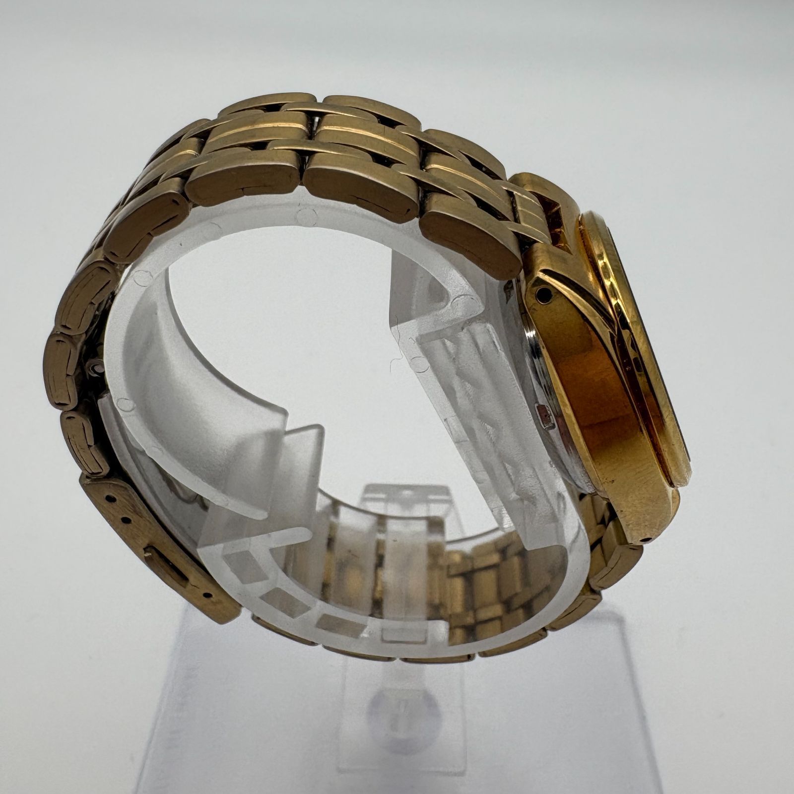 ゴールド 黒文字盤