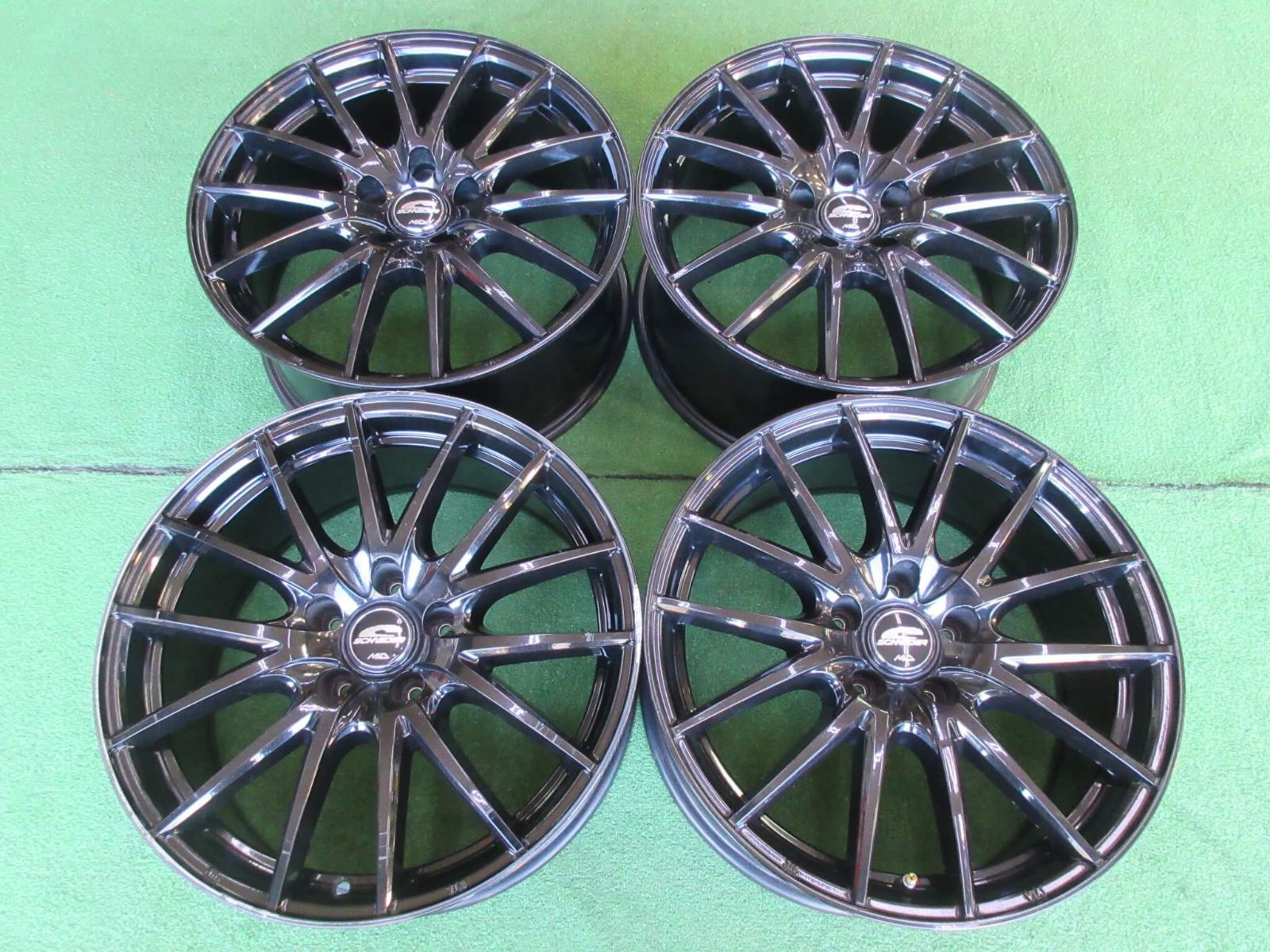 シュナイダーＳＱ２７ 8 J 18 5 H 114 3 42 ブラック メッシュホイール