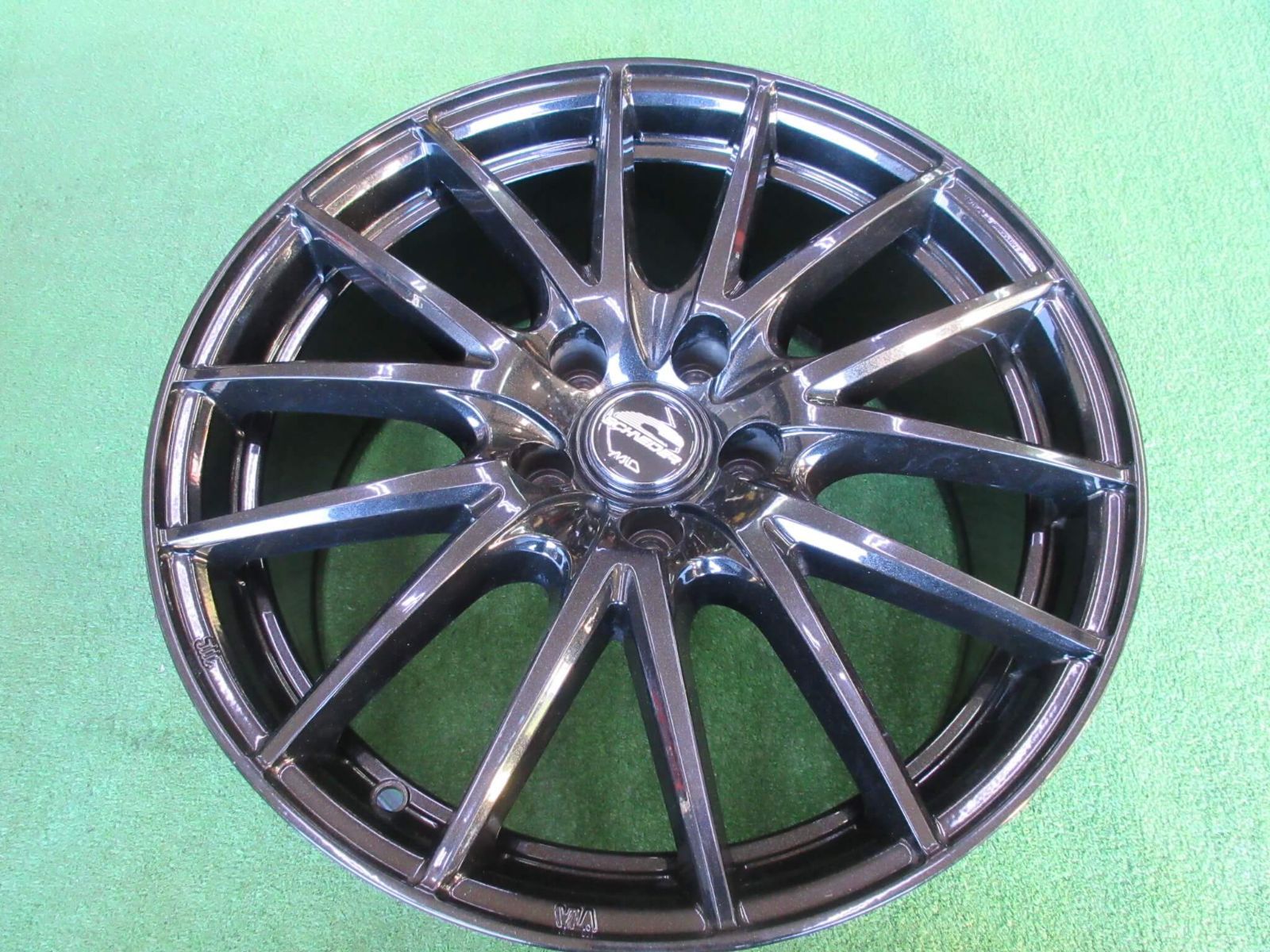 シュナイダーＳＱ２７ 8 J 18 5 H 114 3 42 ブラック メッシュホイール