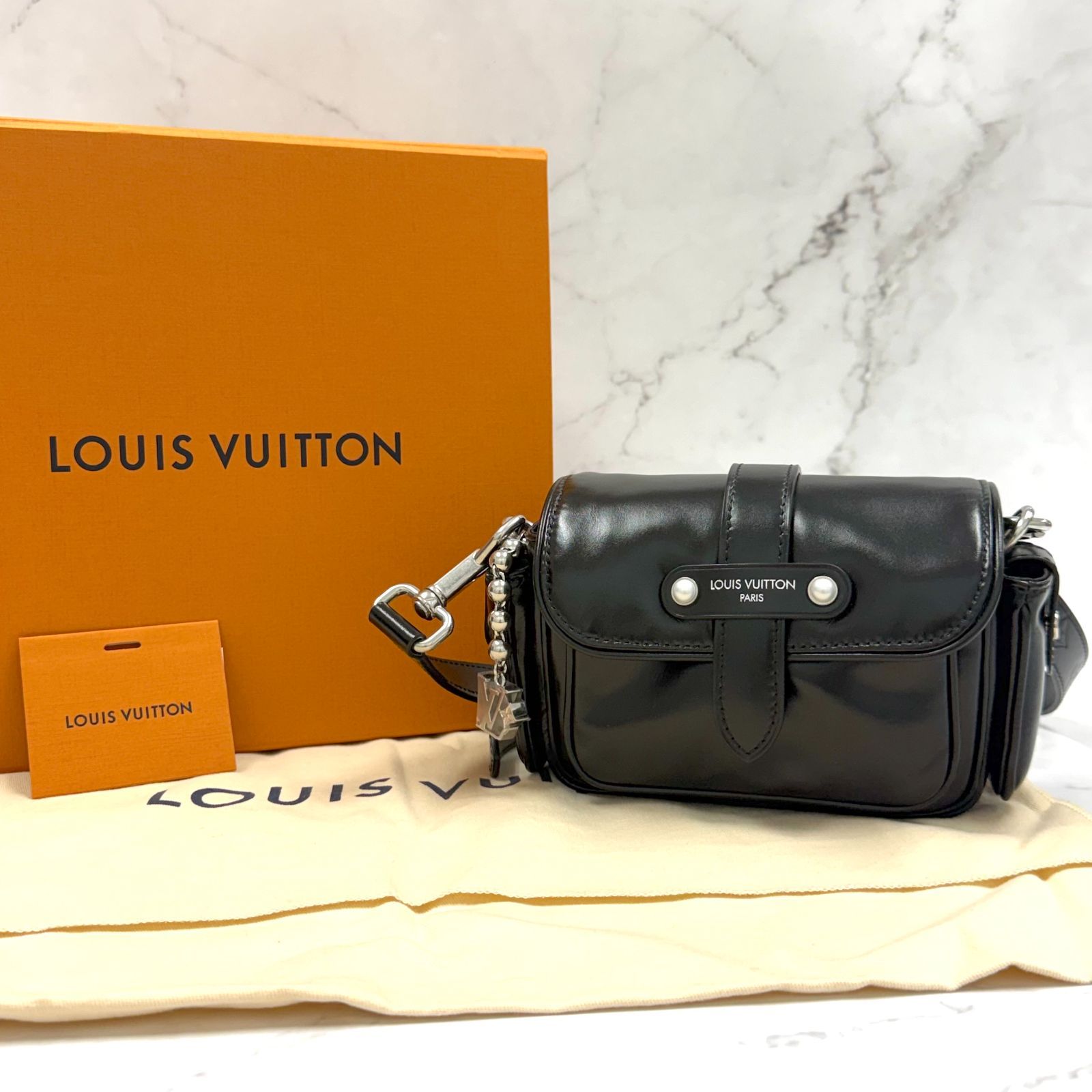 LOUIS VUITTON ルイヴィトン カーゴ ウェアラブル ウォレット ミニバッグ ブラック カーフレザー LVチャーム 男女兼用