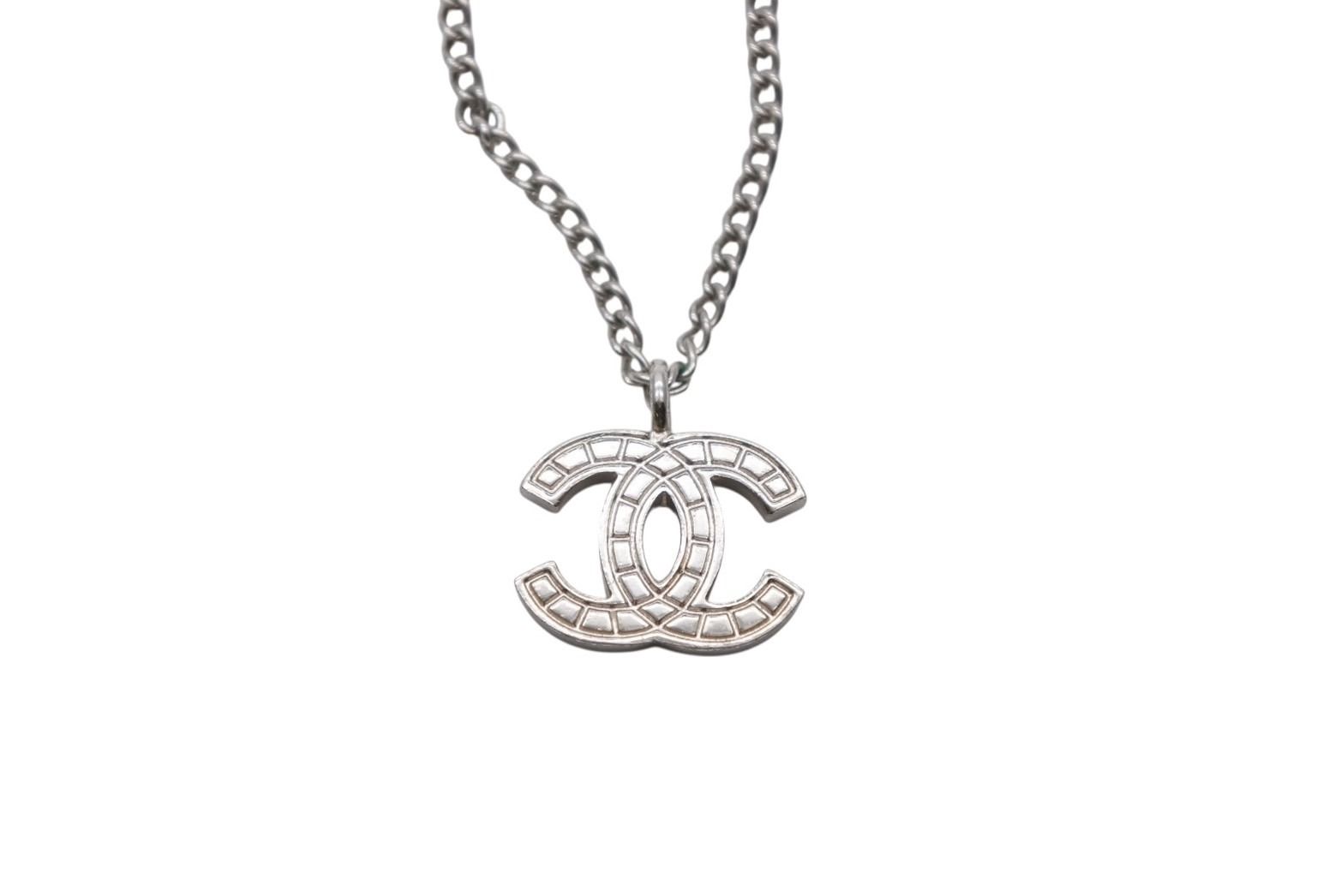 CHANEL シャネル ココマーク ネックレス シルバー メタル シルバー金具 ロゴ ジュエリー 05 V 6 g 4 c 073165
