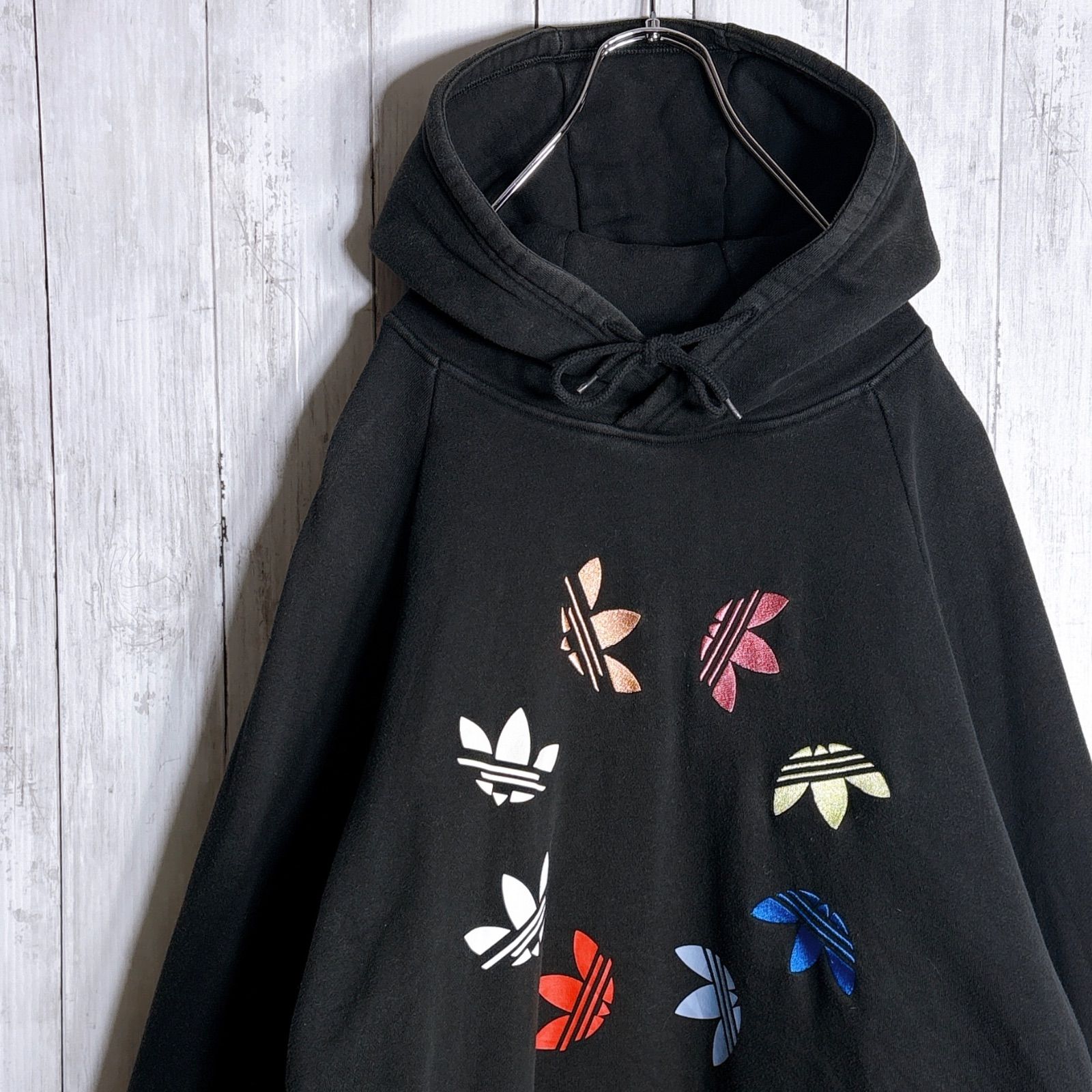 海外モデル】adidas originals トレフォイル サークルロゴ刺繍