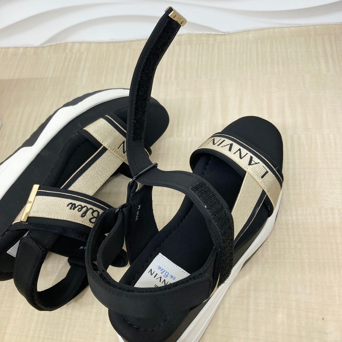  LANVIN en Bleu ランバンオンブルー プラットフォーム バックストラップ サンダル レディース 13138 M ベージュ ブラック ゴールド サンダル ミュール 靴