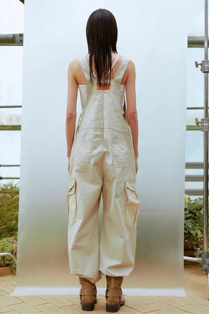 サーティーンマンス カーゴ ワイド オーバーオール ベージュ