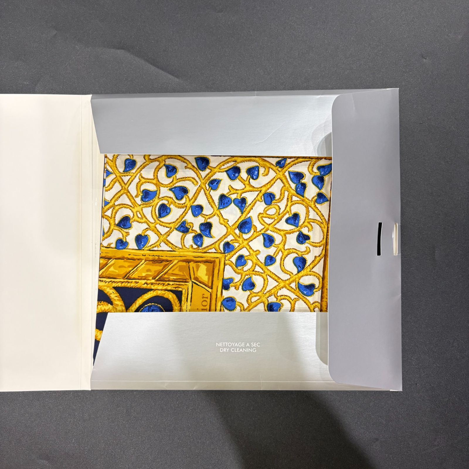 クリスチャンディオール スカーフ