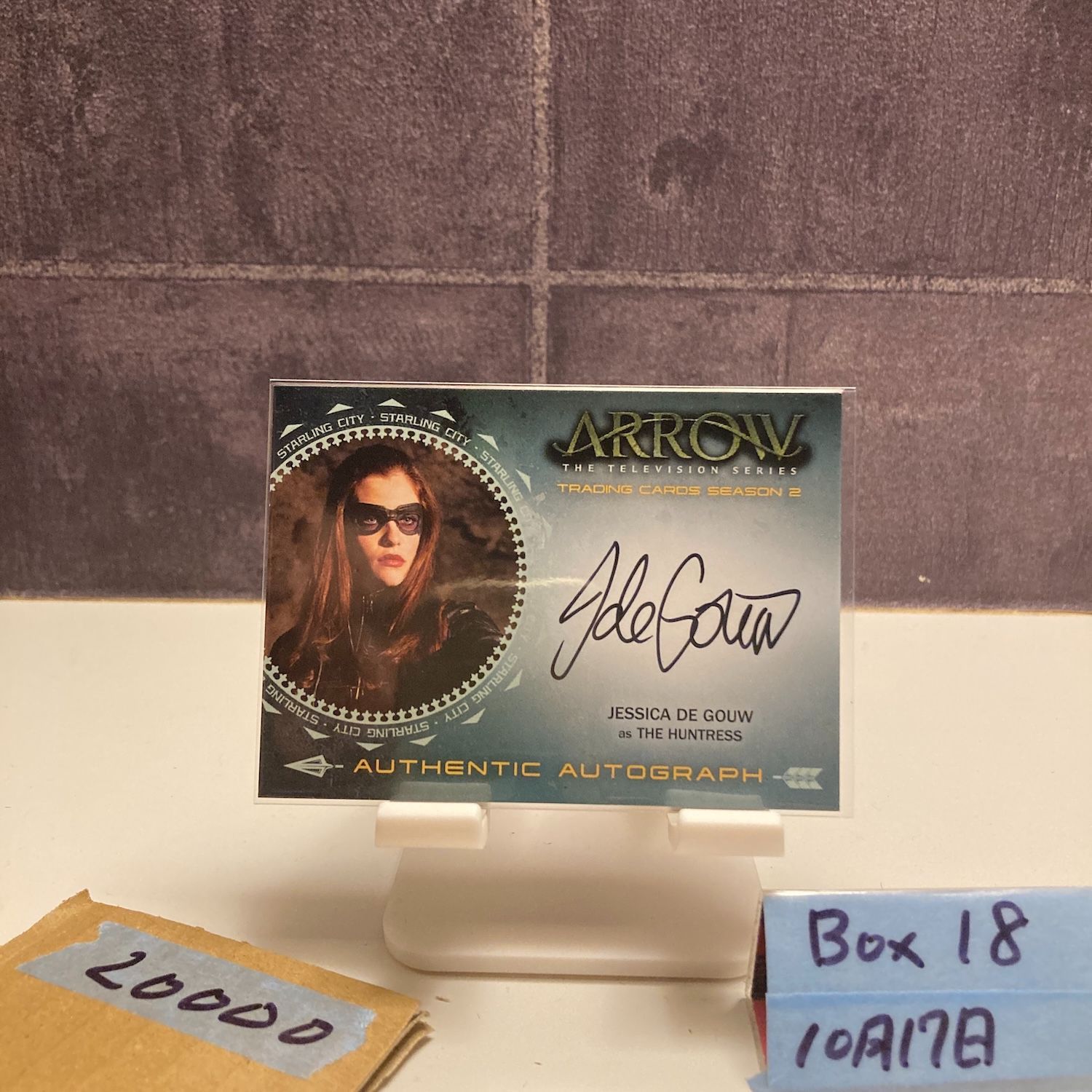 2014 Cryptozoic Jessica De Gouw As The Huntress 直筆サインカード Arrow Television Series Season 2 カード