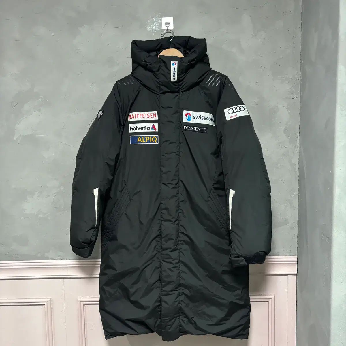 デサント　スイスチーム　ダウンジャケット Descente スイスナショナルチーム ダウンジャケット - 冬 2023