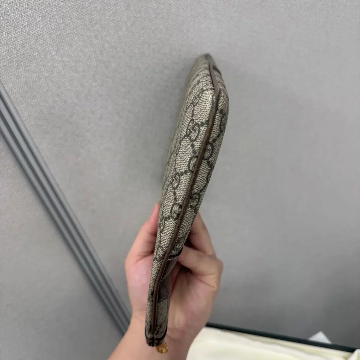 オフィディア クラッチバッグ