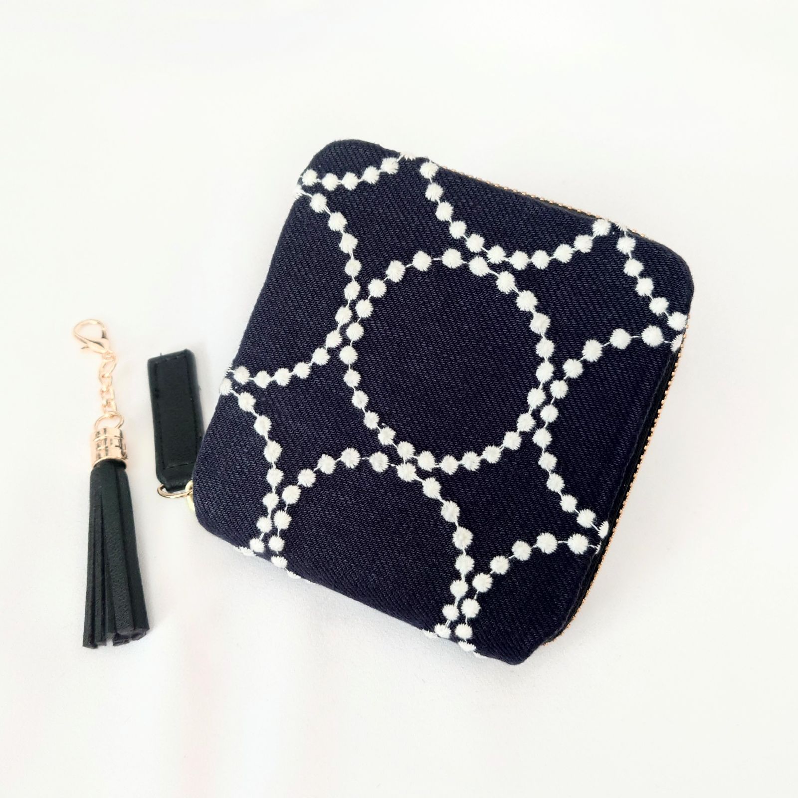 受注製作】ネイビー×ホワイト タンバリン タッセル付き二つ折り財布