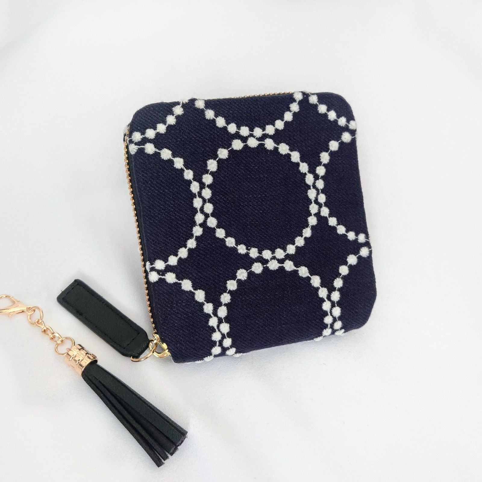 受注製作】ネイビー×ホワイト タンバリン タッセル付き二つ折り財布