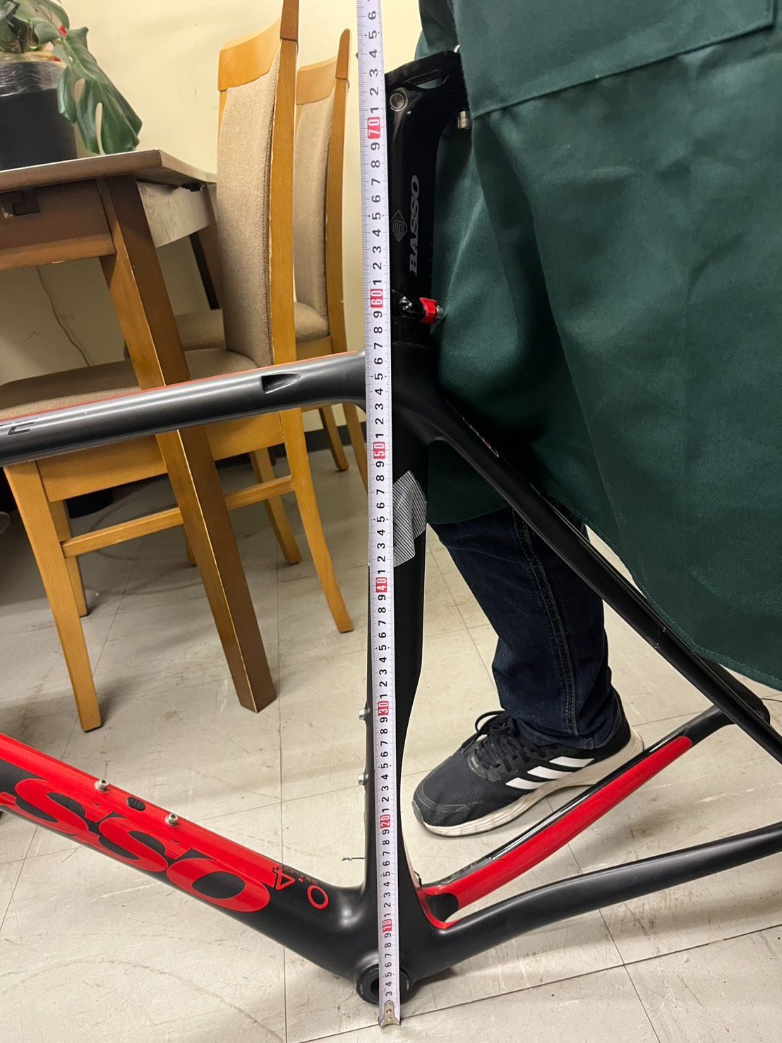 BASSO バッソ カーボンフレーム モダンデザイン 防水設計