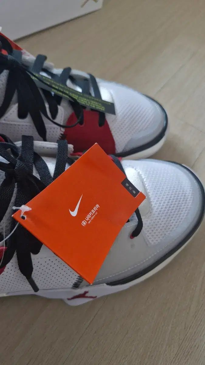 ナイキコリア 285