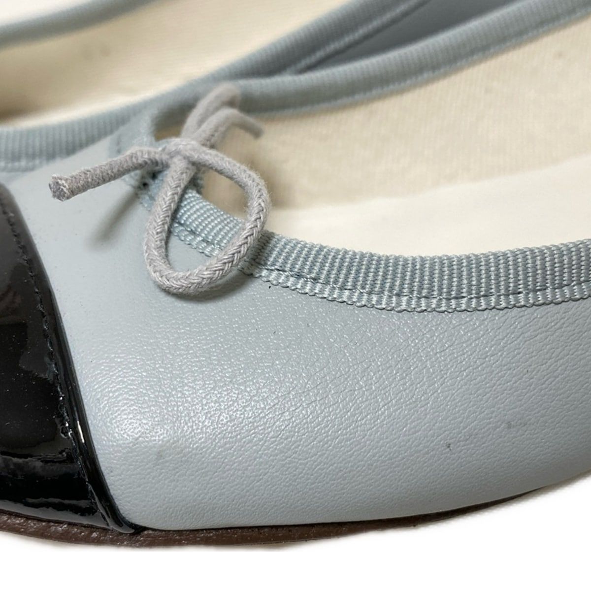 フラットシューズ