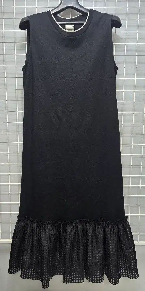 The HANDSOME トムグレイハウンド ノースリーブ ロング丈ワンピース