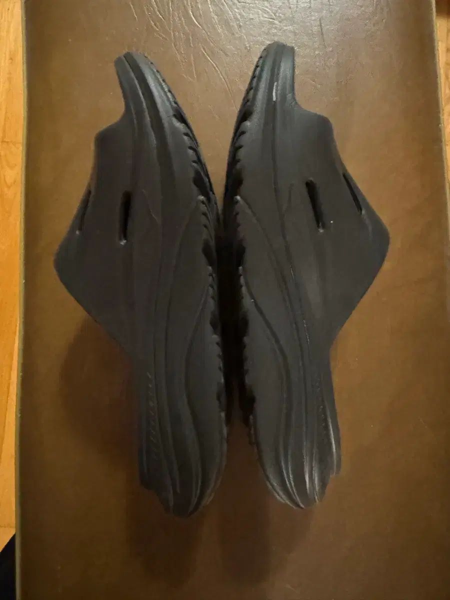 ホカオネオネ リカバリー スライド 270