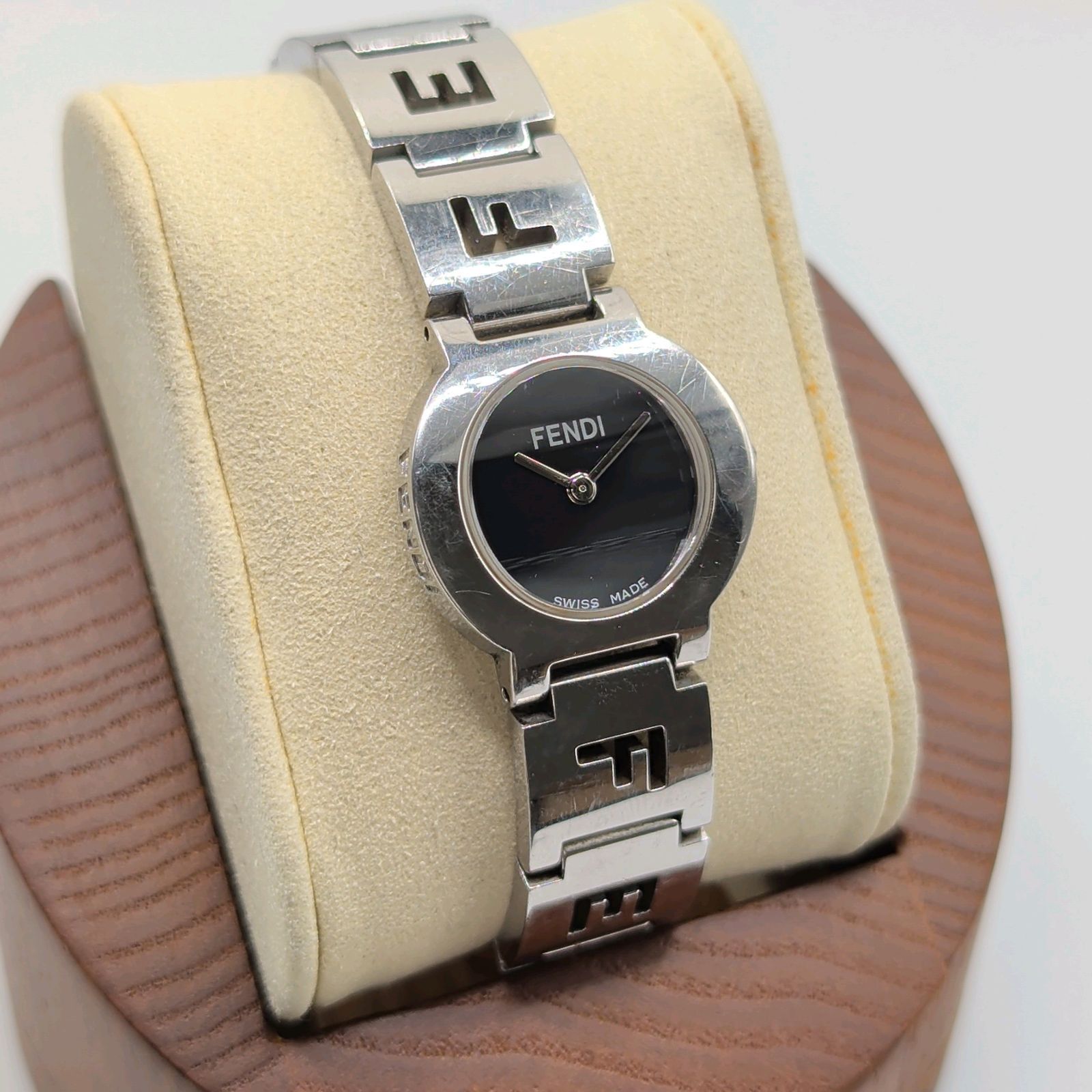 16【美品】FENDI 時計　3050L 箱付き レディース ブラック シルバー 16【美品】FENDI 時計 3050L 箱付き レディース ブラック シルバー