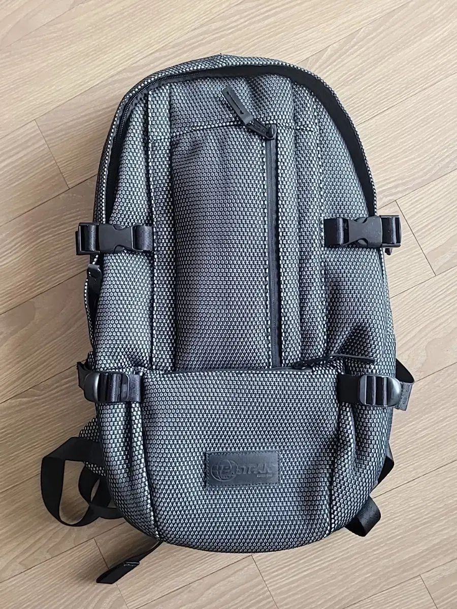 EASTPAK イーストパック ノートパソコン スリーブ リュック リュックサック