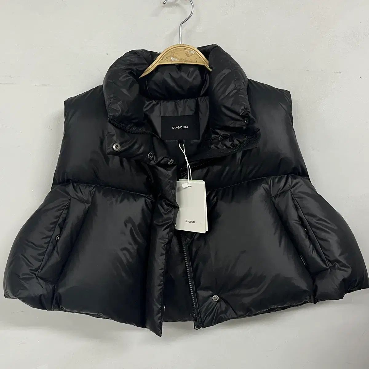 DIAGONAL ブラック ダウン ベスト