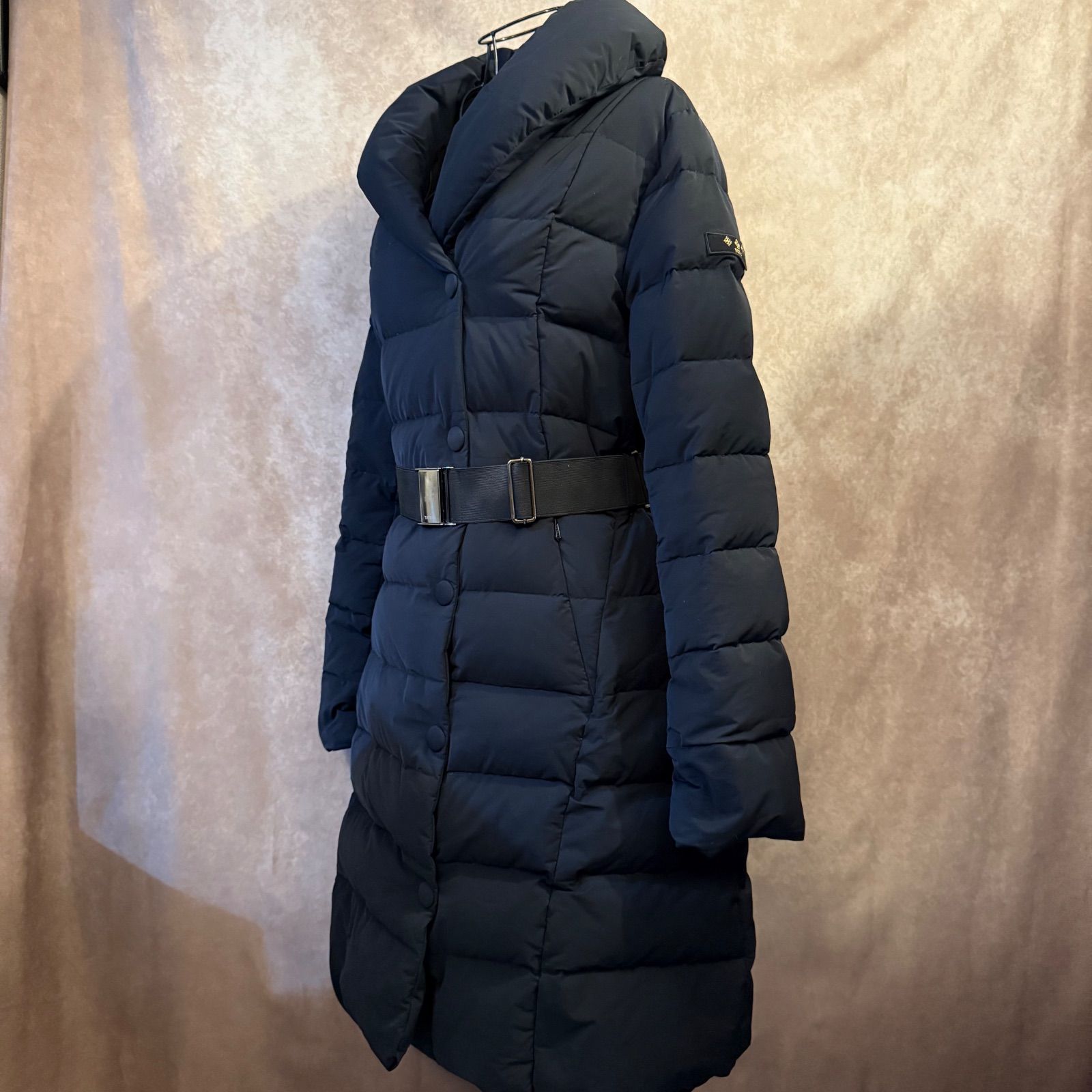✨極美品✨タトラス ダウンコート アゴーニャ ショールカラー ベルト ネイビー 美品 タトラス ダウンコート アゴーニャ ネイビー 紺 ベルト付き 女優