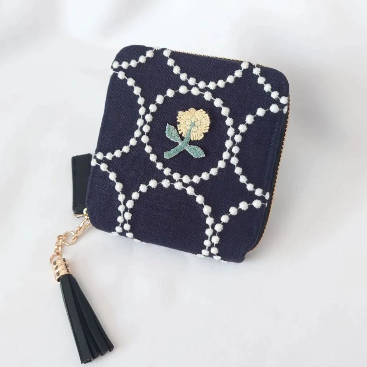 受注製作】刺繍3つ・ネイビー×ホワイト ショップ タンバリン タッセル