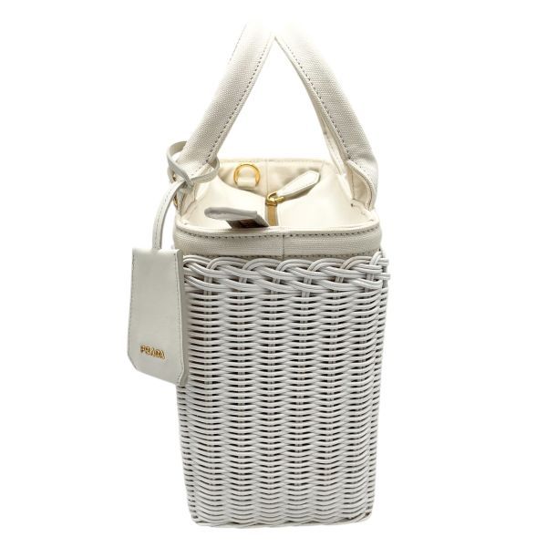 ドリア！PRADA ウィッカー カナパ かごバッグ　ホワイト　白 □ プラダ PRADA かごバッグ ショルダーバッグ ウィッカー カナパ