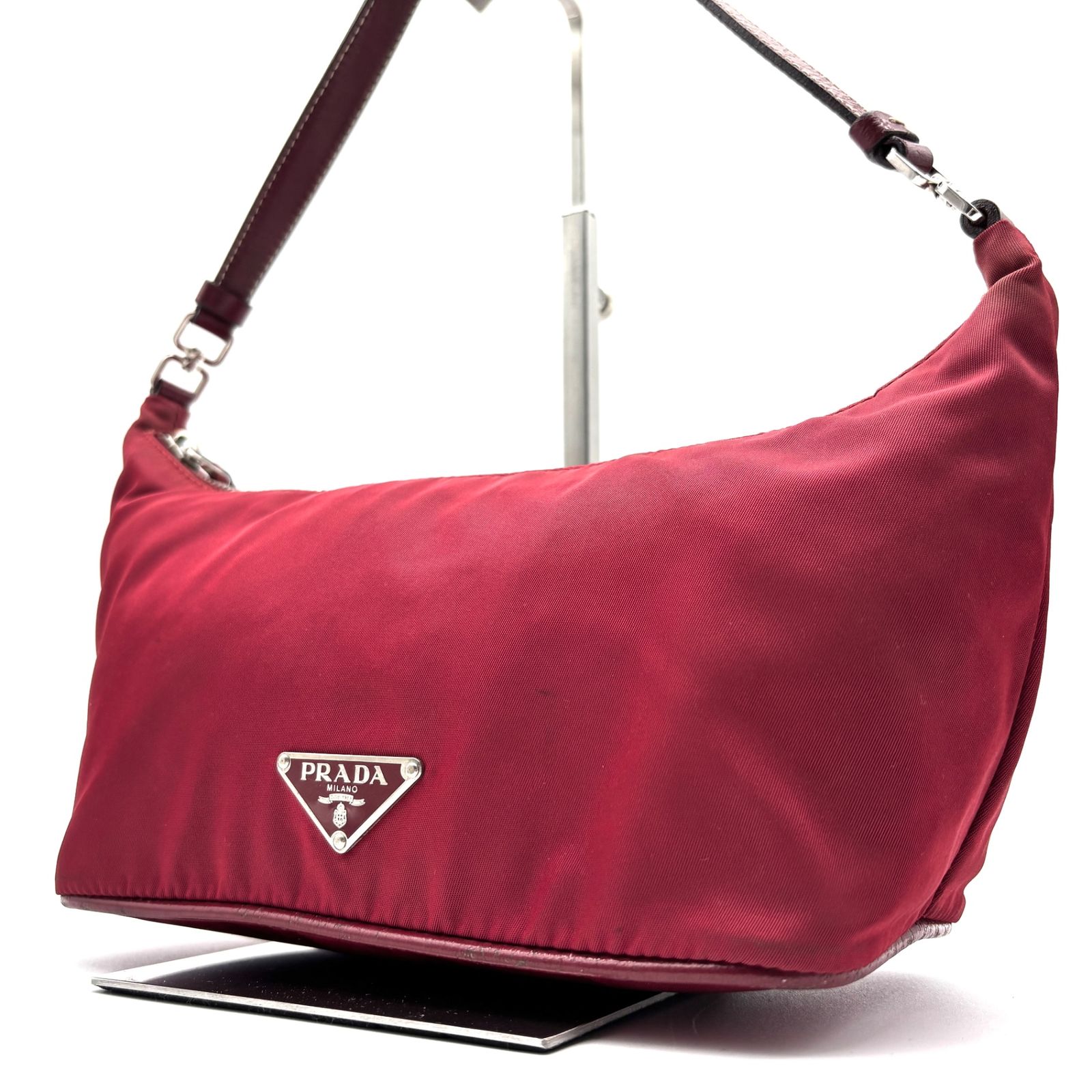 ✨PRADA✨プラダ✨ウエストポーチ✨レッド✨三角ロゴプレート✨バッグ✨ 美品 PRADA プラダ アクセサリポーチ ハンドバッグ 三角ロゴプレート