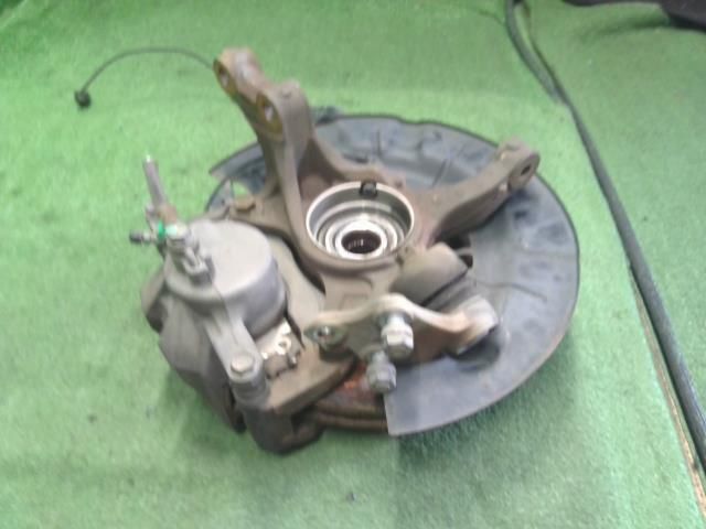 車 【】カムリ DAA-AVV50 右フロントナックルハブ 43211-58010 自社