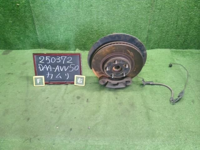 車 【】カムリ DAA-AVV50 右フロントナックルハブ 43211-58010 自社