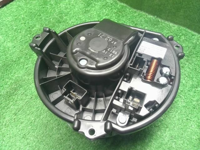 中古】ジープ チェロキー ABA-KL24 ヒーターブロアモーター 自社品番250501