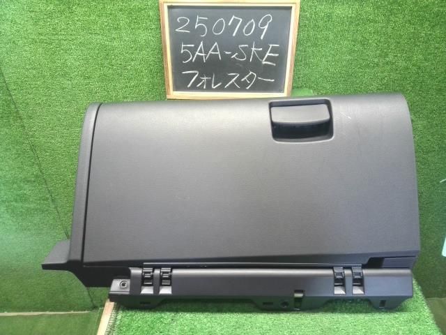 【中古】フォレスター 5AA-SKE グローブＢＯＸ  自社品番250709 M4Y