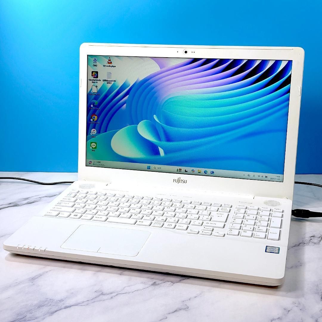 Corei 7 8 GB SSD Windows 11 ホワイト ノートパソコン