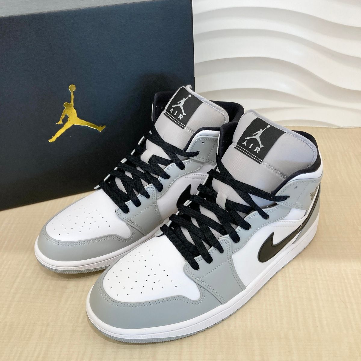 NIKE ナイキ Air Jordan 1 Mid Light Smoke Grey White Black エアジョーダン1 ミッド スニーカー 554724 092 メンズ 13160 グレー ブラック