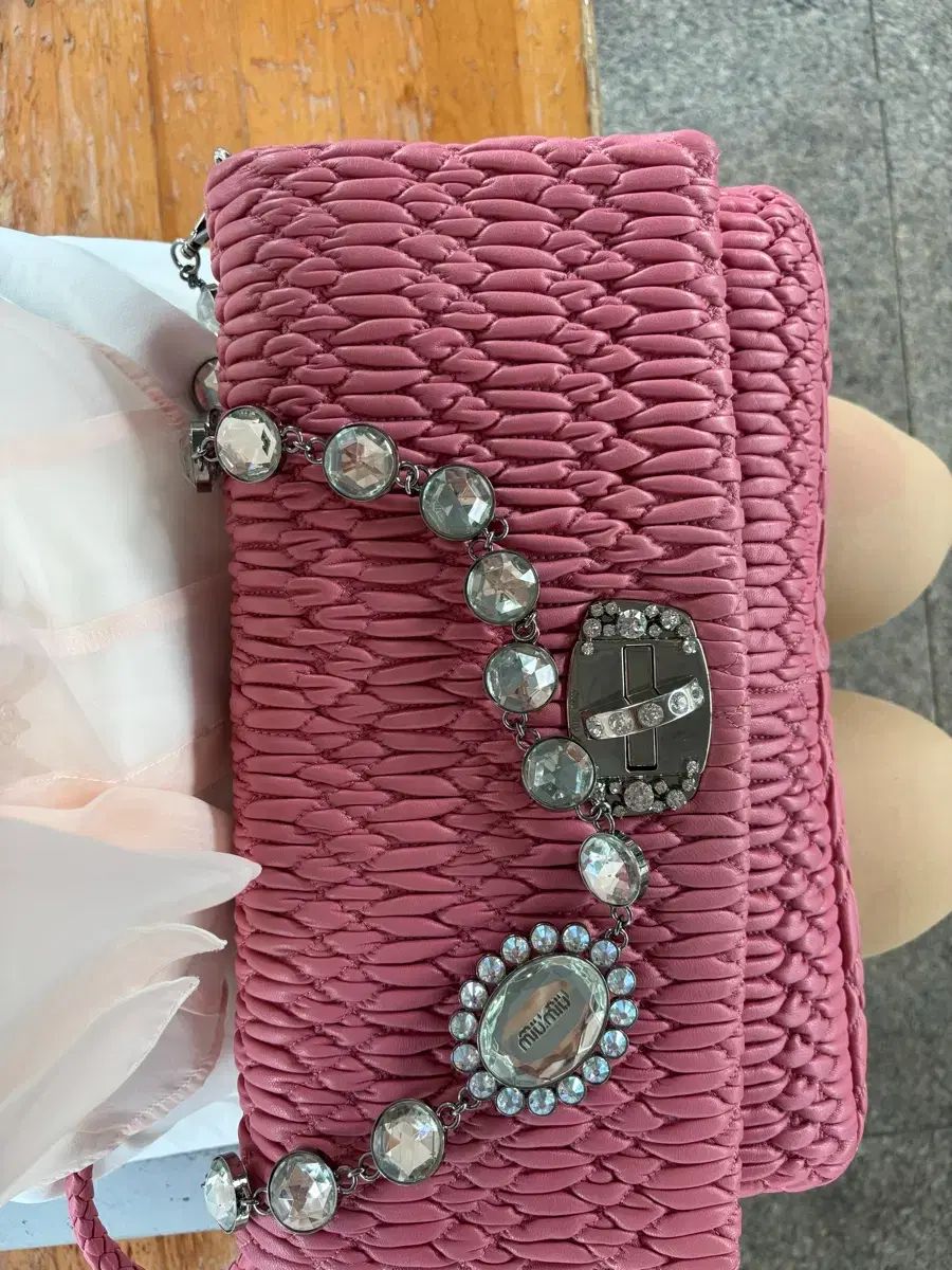 ミュウミュウ ナッパ クリスタル 新コンディション