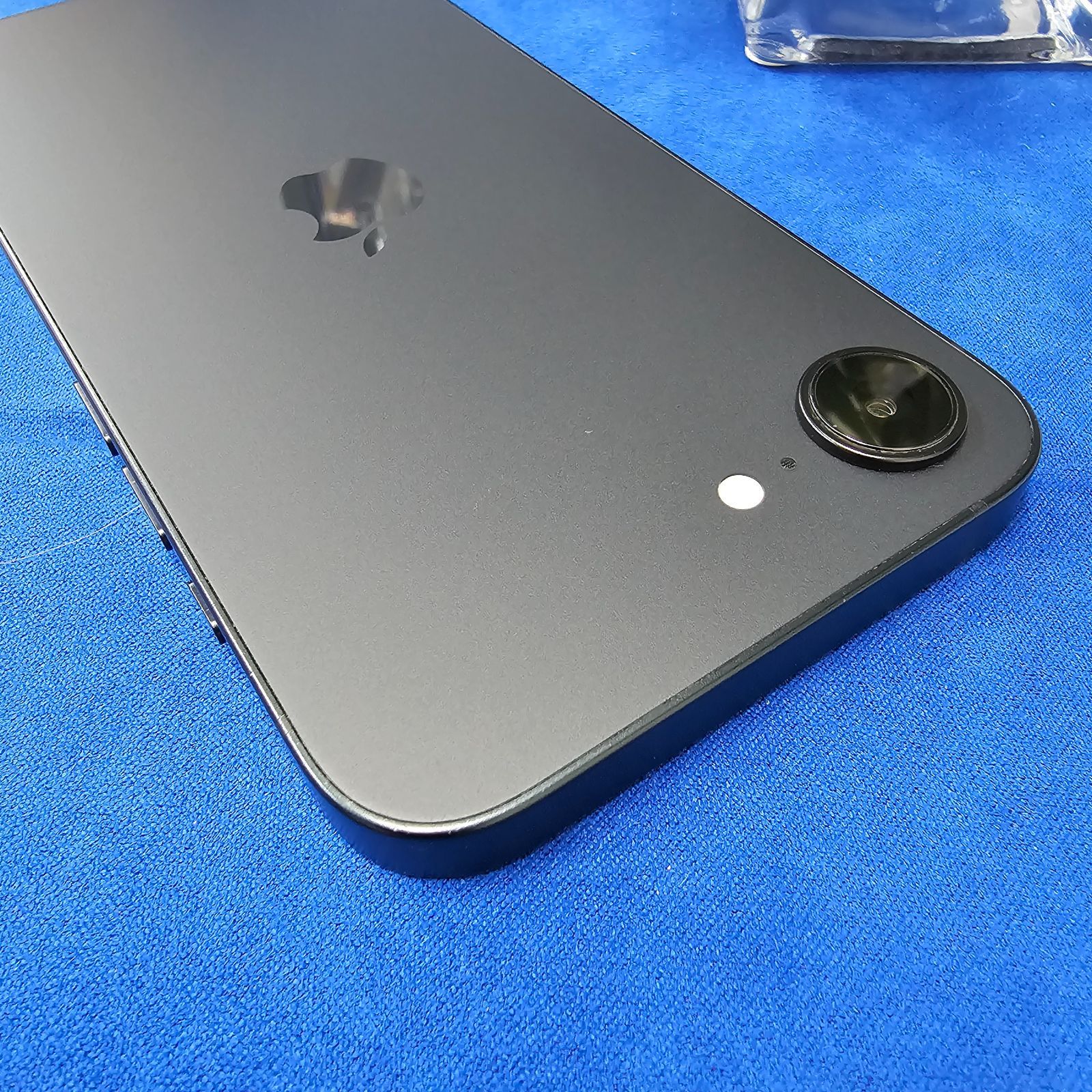 E2006 【美品】iPhone16e Black 128GB バッテリー100% ガラス